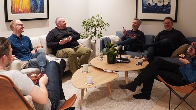 Smågrupper for kvinner, menn og ungdom 